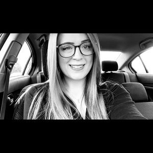 Meet your Posher, Casey